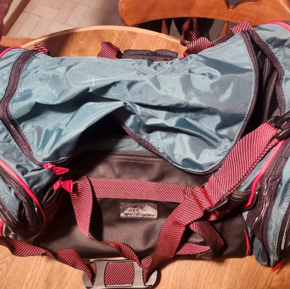 Green And Red Duffle Bag - Picture 7 of 9